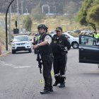 La afectada y su pareja circulaban por la avenida Pichincha, en El Trébol, centro de la ciudad. Sicarios en moto los atacaron.