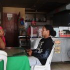 Dueños locales se veían preocupados porque los cortes de luz les dejaron sin clientes.