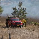 Personal de Bomberos trabajó la tarde de este 25 de septiembre para apagar las llamas.