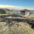 La mujer fue captada por cámaras de seguridad cuando aparentemente provocó el flagelo.