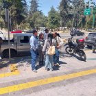 La familia del joven detenido en Guápulo esperaba afuera de la Unidad de Flagrancia del norte de Quito.