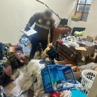 Operativo en el que la niña fue rescatada por la policía en una residencia de Loja.