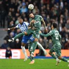 Pervis Estupiñán ingresó y Brighton ganó peso en el ataque.