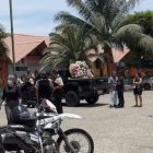 Las víctimas del ataque estaban en un vehículo color negro.