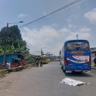 El cuerpo de la víctima atropellada en Baba quedó sobre la vía.