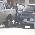 Las dos personas fueron trasladadas al anfiteatro de Daule en una camioneta de la Policía Nacional.