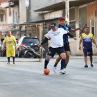 En la 23 y San Martín se cierra la calle con arcos, los fines de semana, para ‘pelotear’.