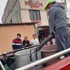 Los vecinos han tenido que contratar tanqueros privados.