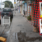 La barbería donde se registró el doble sicariato está a escasos 50 metros de una estación policial. En el lugar, encendieron velas en señal de duelo.