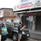 En el local comercial hay avisos de que regresen a la joven.