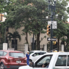 Semáforo sin energía eléctrica en Guayaquil.