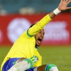 Neymar llorando por su regreso al fútbol.