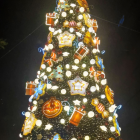 Referencial: un árbol de Navidad volverá a engalanar el Policentro.