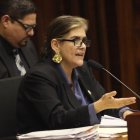 Mónica Palencia es la ministra del Interior.