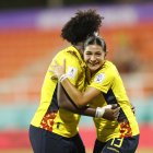 El festejo de Caprice Chiuchiolo (d), quien marcó dos goles en la victoria 4-0 sobre Nueva Zelanda.