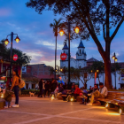 Turistas en el parque de San Blas en Cuenca.