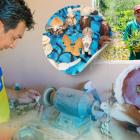 La mayoría de los habitantes se dedica a actividades agrícolas y a la elaboración de artesanías en tagua.