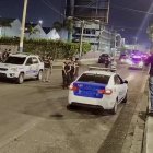 En el sitio del  ataque, frente a la playa El Murciélago,  peritos levantaron indicios balísticos de un arma de fuego calibre 9 milímetros.