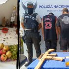 Entre las evidencias encontradas en poder de los tres mejores de edad había armas de fuego, cuchillos y municiones.