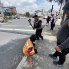 El guardia le partió la cabeza con el tolete al cuidador de carros.