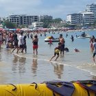 Hay gran afluencia de turistas en las playas de Santa Elena.