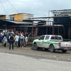 El conductor quedó sin vida en la camioneta que rodó y aplastó a un joven con moto.