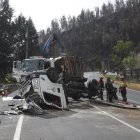 Así quedó el camión después del accidente de tránsito. Transportaba planchas de cartón. Todavía se desconoce la ruta que cubría.