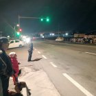 Ambateños esperaban los restos del padre Enrique Arcos.