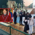 Los asistentes se formaron para dar un abrazo a los parientes del sacerdote Enrique Arcos.