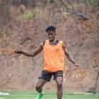 Adonis Preciado volvió a las prácticas de Barcelona y podría tener minutos ante Cumbayá en el Monumental