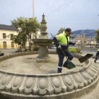El trabajo de limpieza se realiza durante las 24 horas.