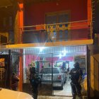 Los agentes ingresaron a varios inmuebles durante la madrugada de este miércoles 13 de noviembre.