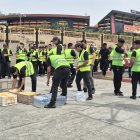 Los guardias de seguridad antes del medio día, almorzaron para ir a trabajar.
