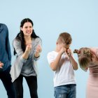 Pon los límites pero sin violencia.