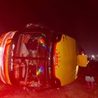 Agentes buscaban indicios para establecer la causa del accidente de tránsito.