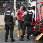 José Emiliano Vélez Ponce conducúa este camión, placa GSY-3164, cuando lo atacaron.