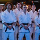 Elenco de la serie de Netflix Cobra Kai, en la sexta temporada.