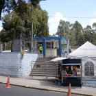Tras el hallazgo, el cadáver fue trasladado al Centro Forense de Quito, en el norte de la ciudad.