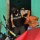 Con las cuatro detenciones efectuadas este lunes (tres hombres y una mujer), 15 personas fueron aprehendidas en el suburbio los últimos siete días.