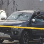 El vehículo se transportaban dos personas, una de ellas resultó asesinada.