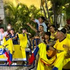 Hinchas de la Tri esperaron a que llegaron los seleccionados.