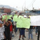 Familiares de reos están protestando en las afueras de la Peni.
