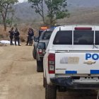 Los cuerpos no portaban documento de identidad. La policía buscaba pistas del doble crimen.