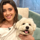 Luciana Guschmer adoptó a un perrito y lo llamó Camilo.