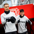 Piero Hincapié (d) se integró a la práctica de Bayer Leverkusen, tras su paso con la selección ecuatoriana