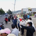 La gente se agolpó para constatar la magnitud de la tragedia.