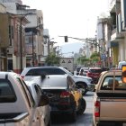 Cuando los semáforos no funcionan, los conductores  ‘lanzan’ el carro. Si no, no logran cruzar las avenidas, pues nadie cede el paso.