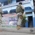 Militares y policías les 'cayeron' a los hostales en el sur de Guayaquil.