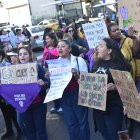 Varias mujeres manifestaron por el 25N en Quito.