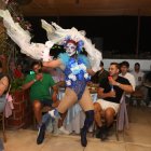 Addael Borosky, en la piel de Yeison, anima un show drag en un resto-bar del norte de Guayaquil.